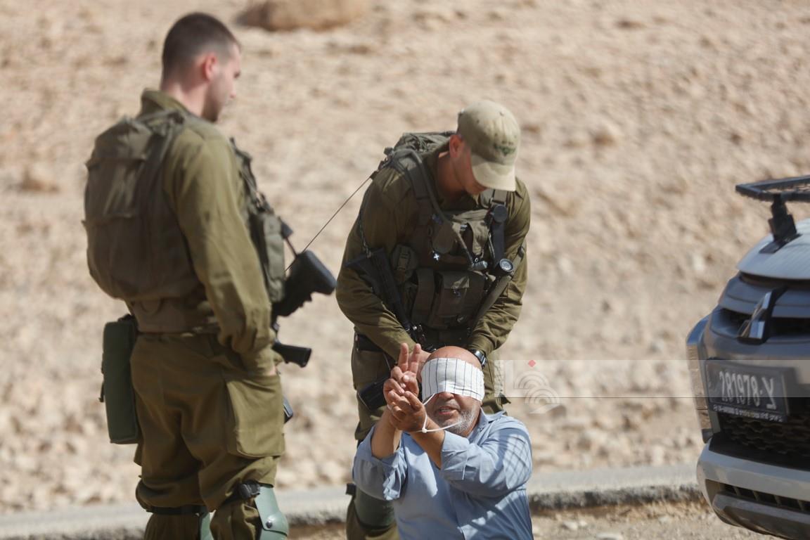 صورة أرشيفية- قوات الاحتلال الإسرائيلي تعتقل مواطنا من تجمع رأس العوجا شمال أريحا (تصوير: سليمان أبو سرور/وفا)